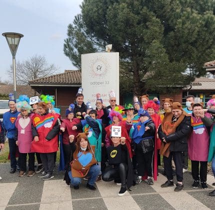 CARNAVAL DE GUJAN-MESTRAS – Une explosion de couleurs et de sourires pour le foyer de Gujan-Mestras