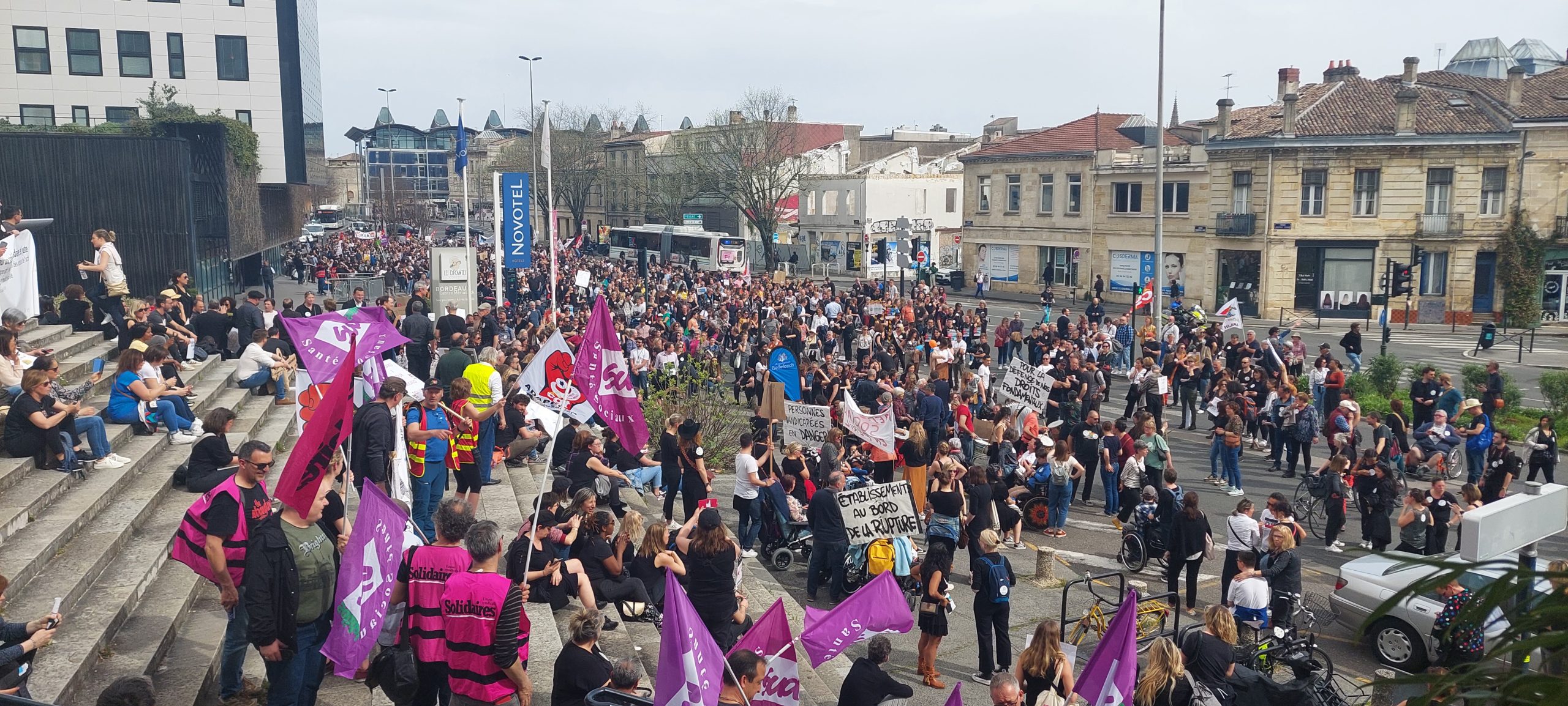[SEGUR POUR TOUS] – Nous étions plus de 2000 hier à Bordeaux pour exiger l’équité dans la revalorisation salariale… l’action continue !