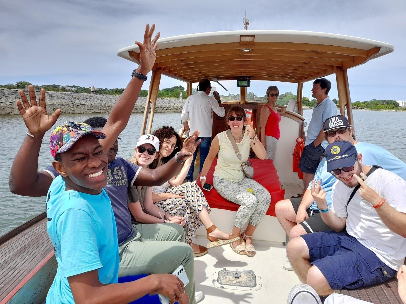 La pinasse l‘Étoile de la Mer reprend du service grâce à l’engagement des familles bénévoles du Bassin !