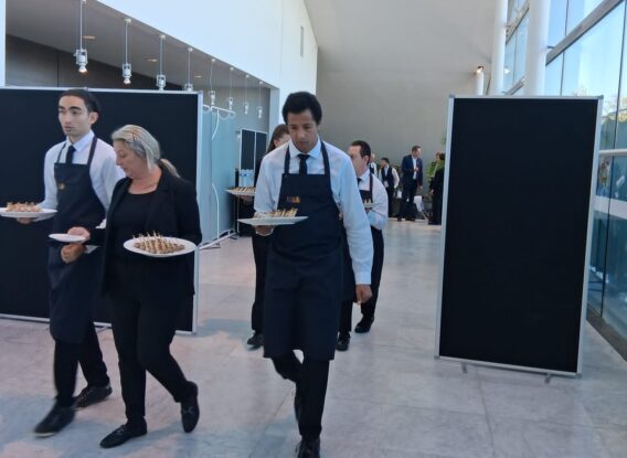 [PROFESSIONNALISATION] Une première immersion réussie avec le traiteur Lacoste pour les serveurs des ESAT de l’Adapei 33 Entreprise !