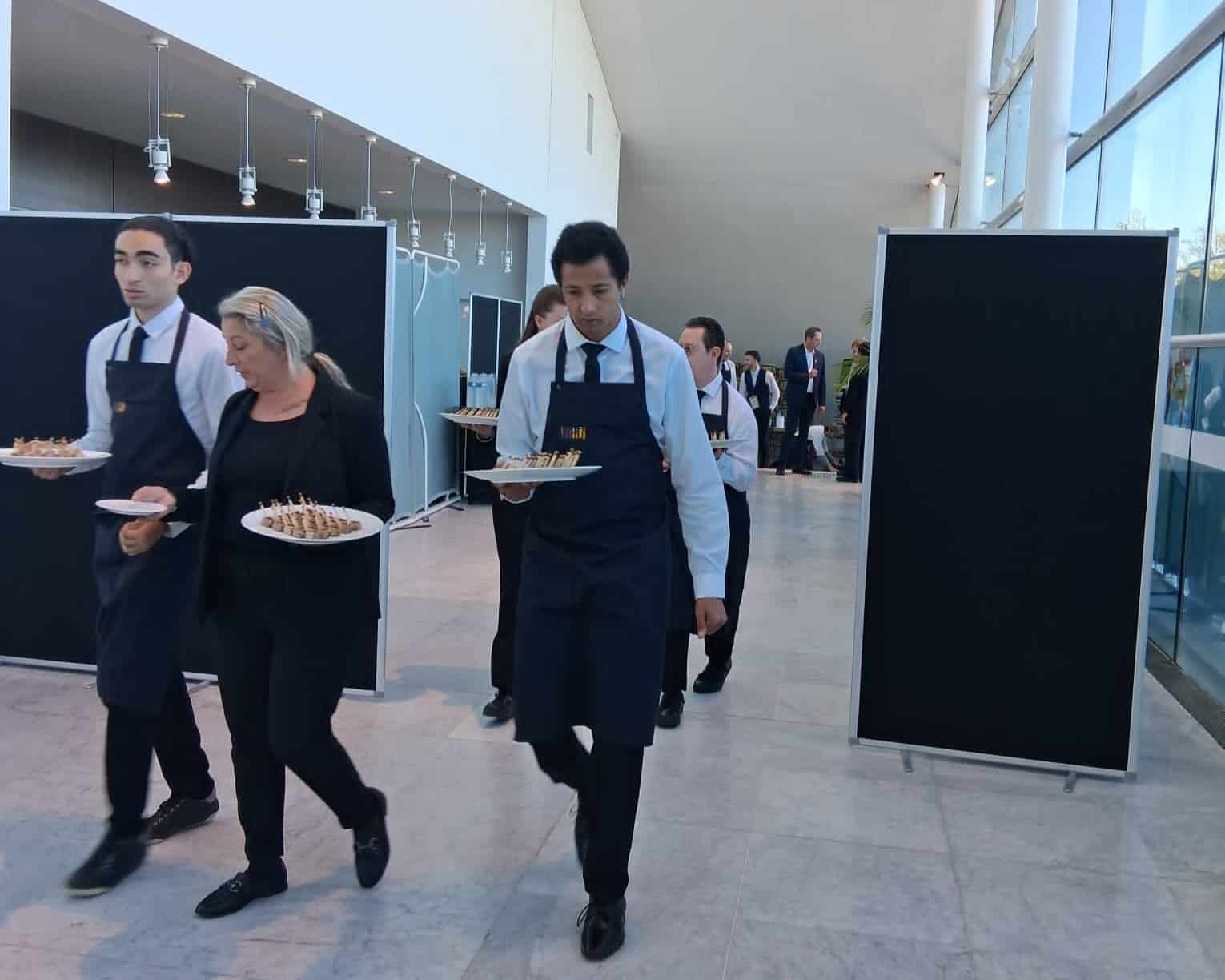 Une première immersion réussie avec le traiteur Lacoste pour les serveurs des ESAT de l’Adapei 33 Entreprise !