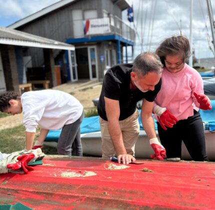 Chantier école de l’IME Taussat : les jeunes apprennent au Club Nautique Taussat Cassy !
