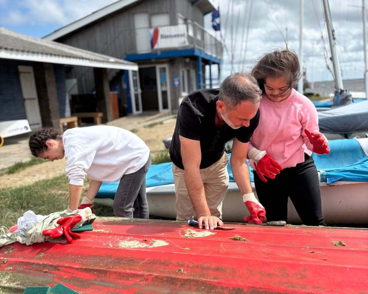 Chantier école de l’IME Taussat : les jeunes apprennent au Cercle de Voile du Bassin !