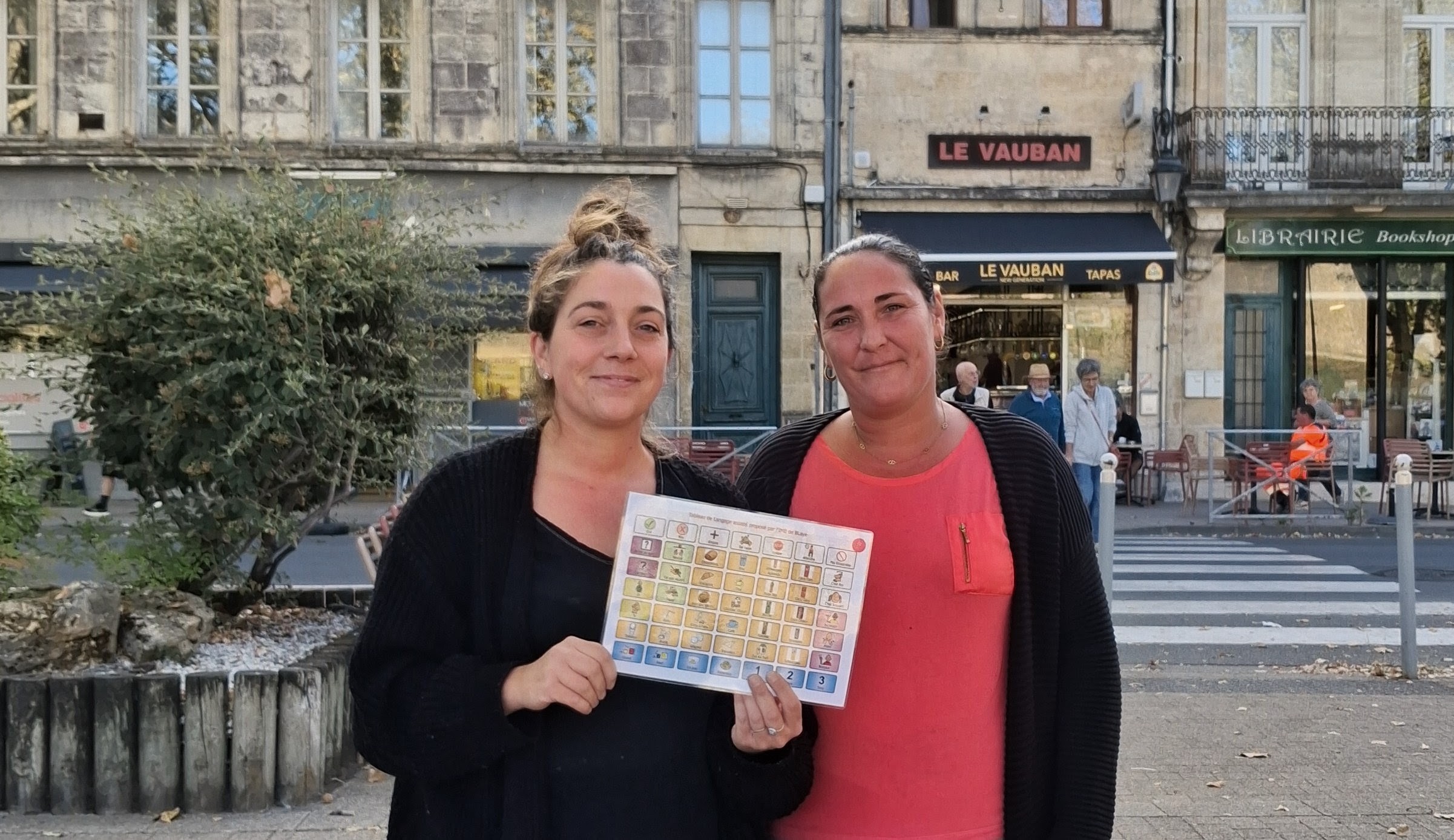 Mois de la CAA : l’IME de Blaye rend la communication plus accessible dans les commerces !