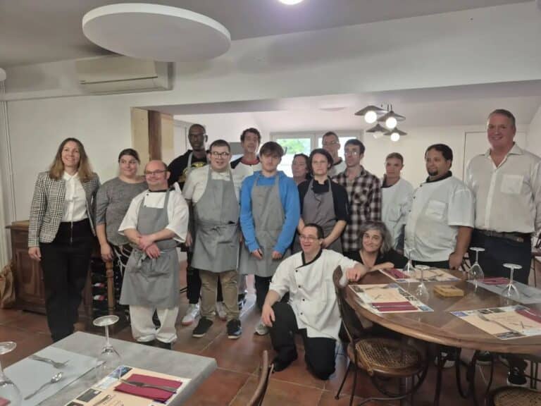 L'équipe de l'Auberge des Quat'Sauces à La Réole lors de la réouverture du restaurant
