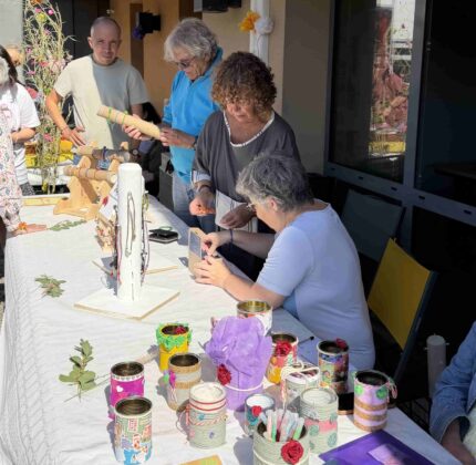 À Martignas-sur-Jalle, les résidents exposent leurs créations lors d&rsquo;un marché artisanal !
