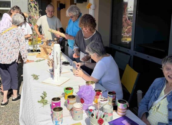À Martignas-sur-Jalle, les résidents exposent leurs créations lors d&rsquo;un marché artisanal !