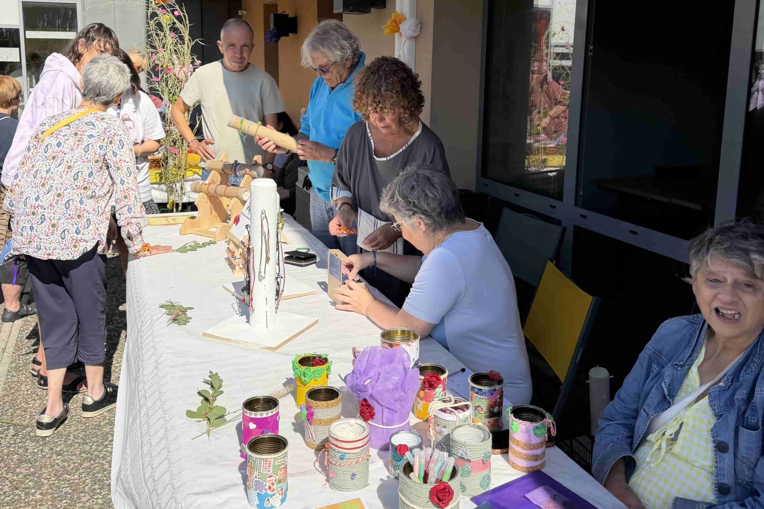 À Martignas-sur-Jalle, les résidents exposent leurs créations lors d&rsquo;un marché artisanal !