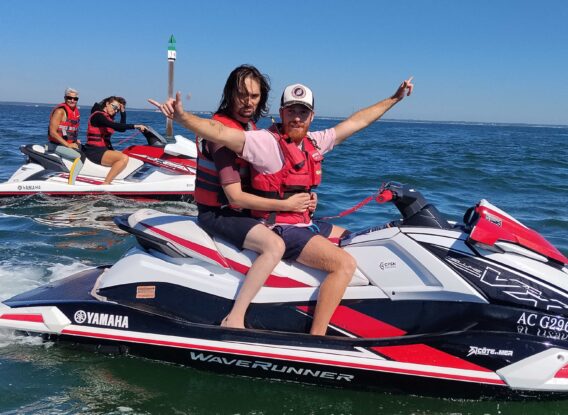 Sensations fortes pour les résidents du FO-FH Cestas avec un baptême de jet-ski !